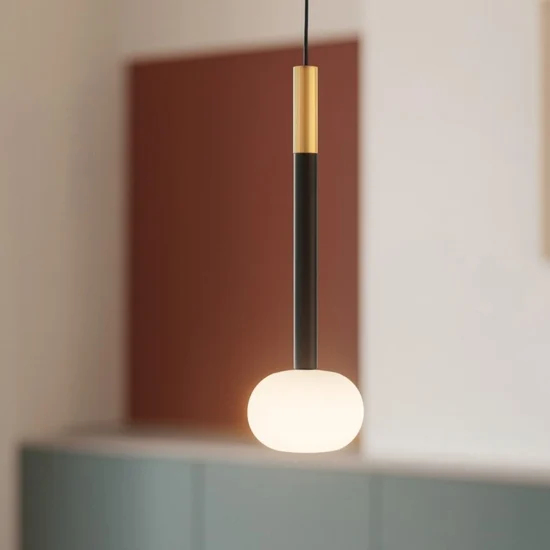 Miloox lampada a sospensione mose cilindro nero e oro sfera vetro bianco